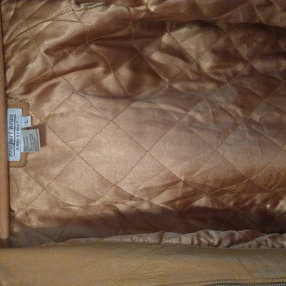 newport news  Camel Leather Jacket  lined and warm  size large - Picture 4 of 5